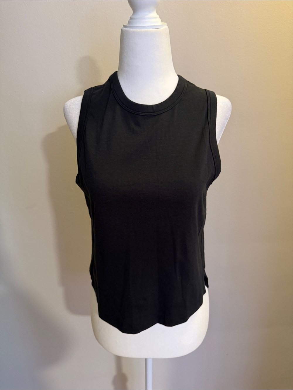Lululemon Classic Black Sleeveless Tank Top - Black size S
